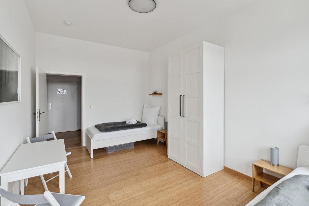 Apartment Fuer 13 Gaeste, 5 Schlafzimmer, 2 Baeder, 2 Loggia'S, Leipzig Zentrum Ost ภายนอก รูปภาพ