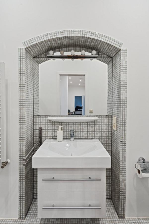 Apartment Fuer 13 Gaeste, 5 Schlafzimmer, 2 Baeder, 2 Loggia'S, Leipzig Zentrum Ost ภายนอก รูปภาพ