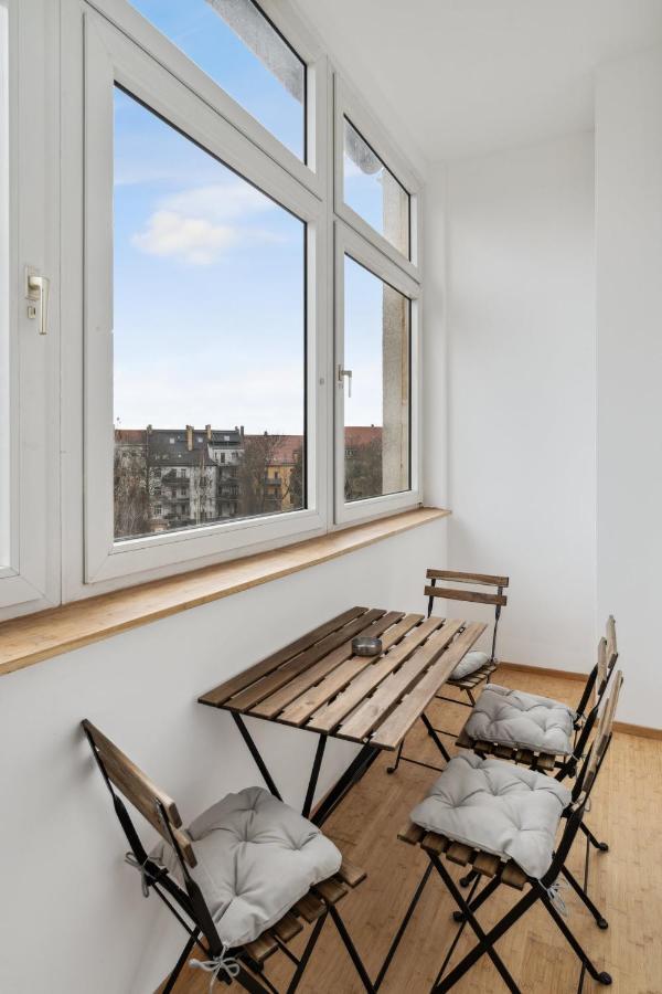 Apartment Fuer 13 Gaeste, 5 Schlafzimmer, 2 Baeder, 2 Loggia'S, Leipzig Zentrum Ost ภายนอก รูปภาพ