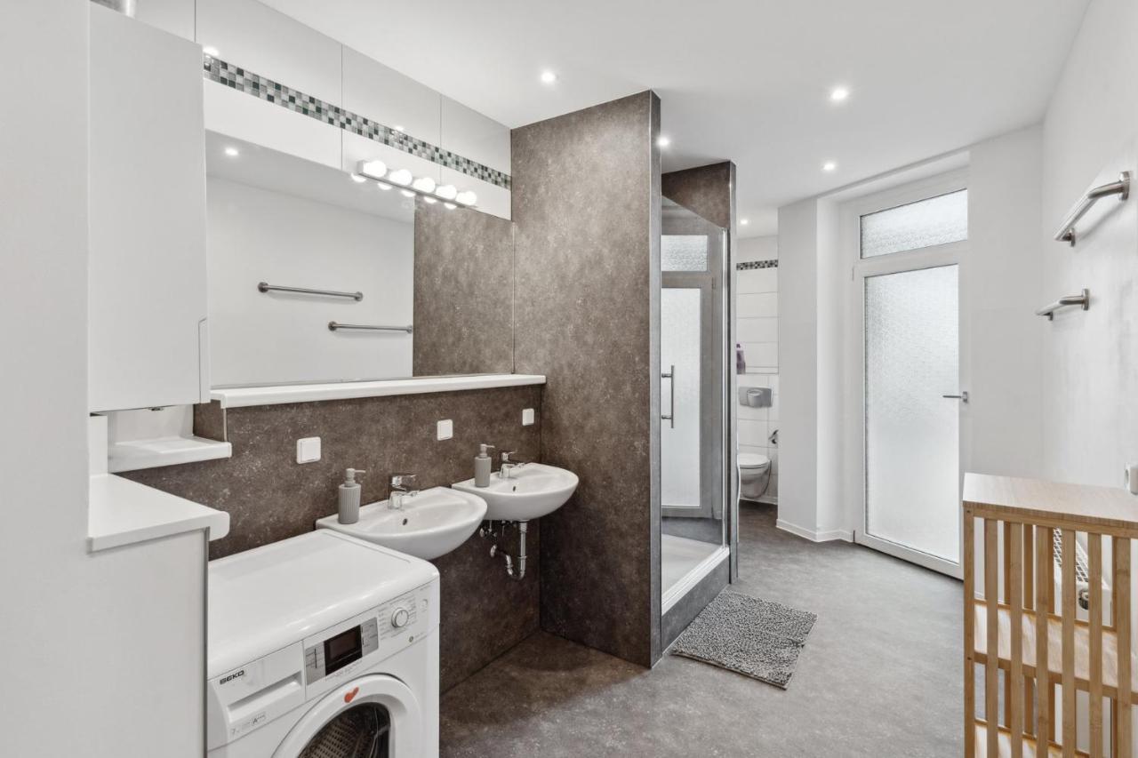 Apartment Fuer 13 Gaeste, 5 Schlafzimmer, 2 Baeder, 2 Loggia'S, Leipzig Zentrum Ost ภายนอก รูปภาพ